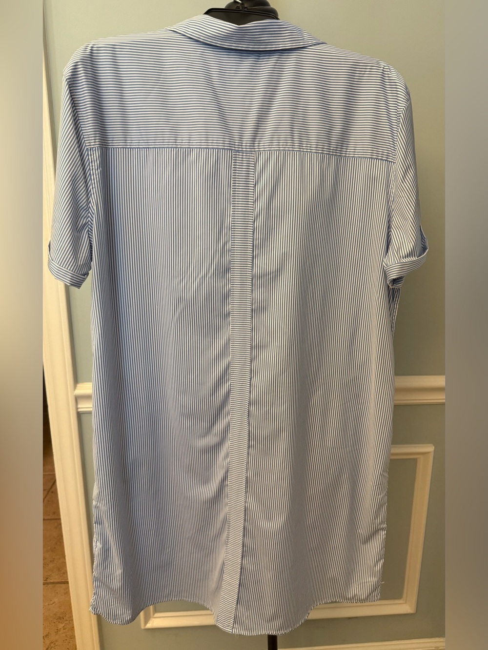 Southern Tide blue & white striped shirt dress split neckline and side pockets - Picture 2 of 6